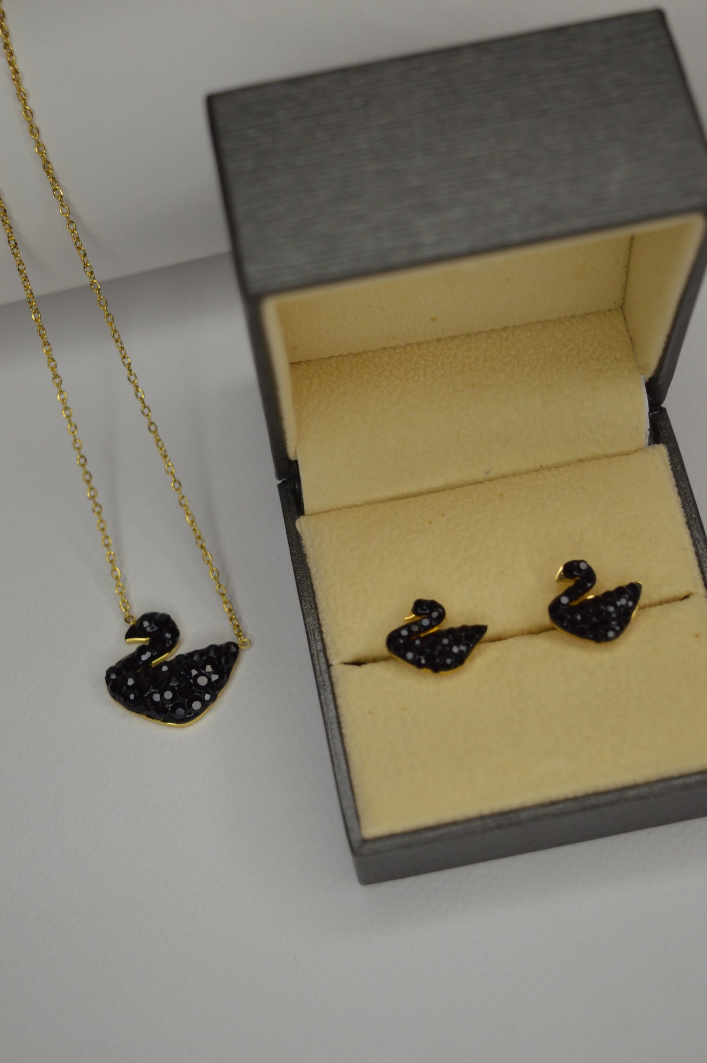 Black Swan Jewelry Set