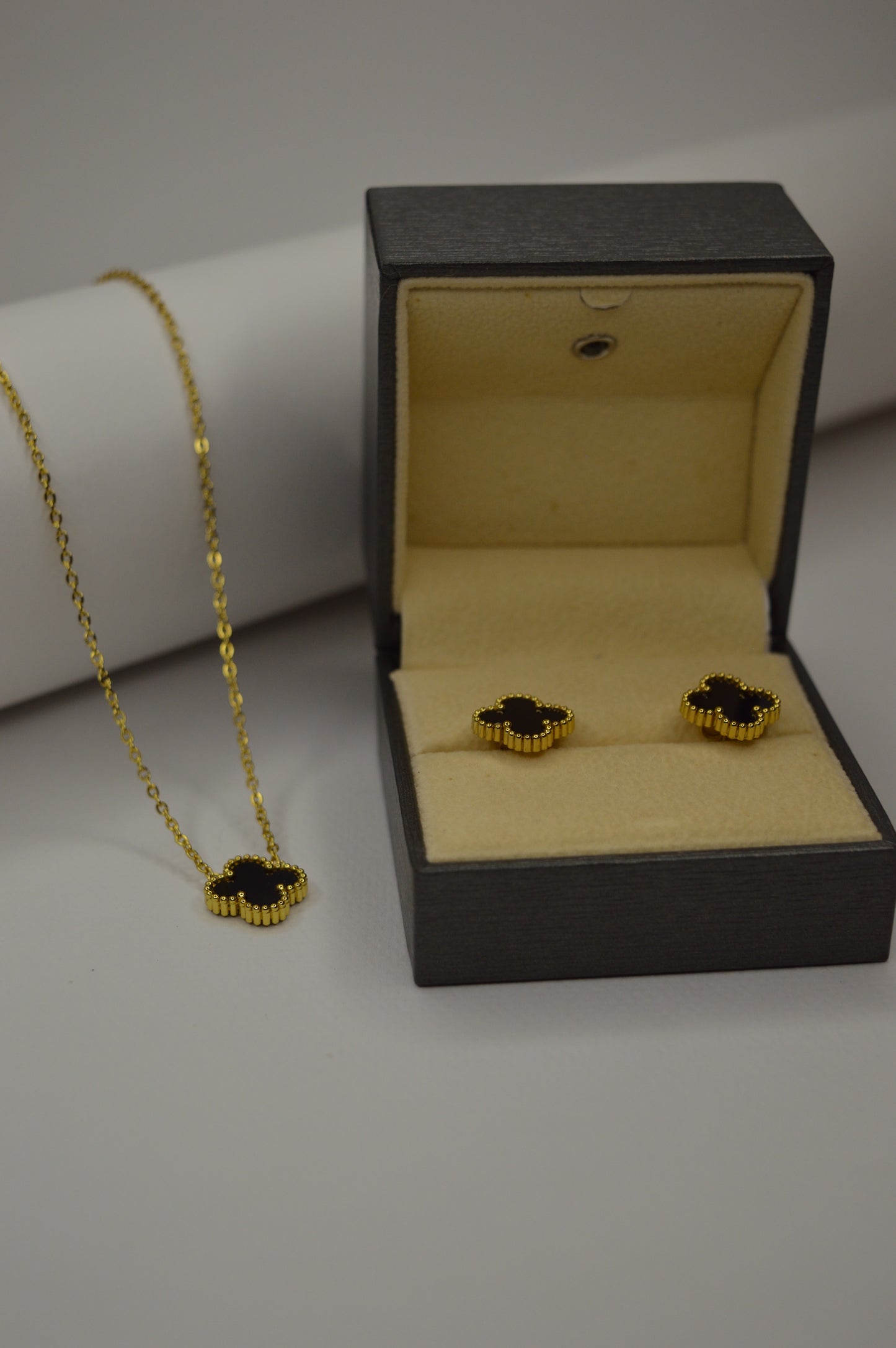 Golden Clover Jewelry Set