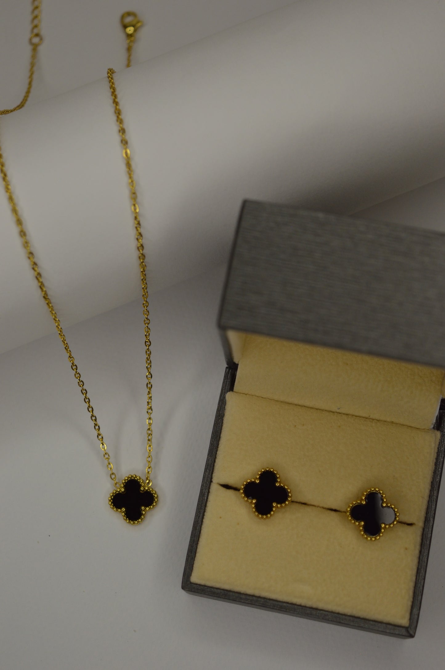 Golden Clover Jewelry Set