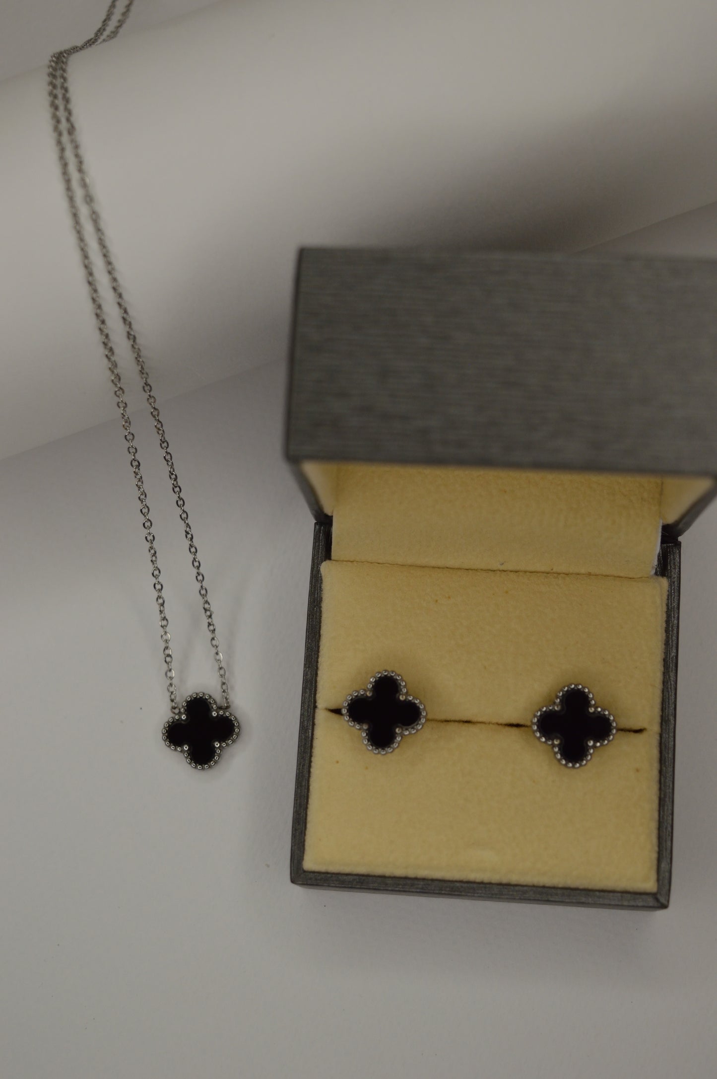 Golden Clover Jewelry Set