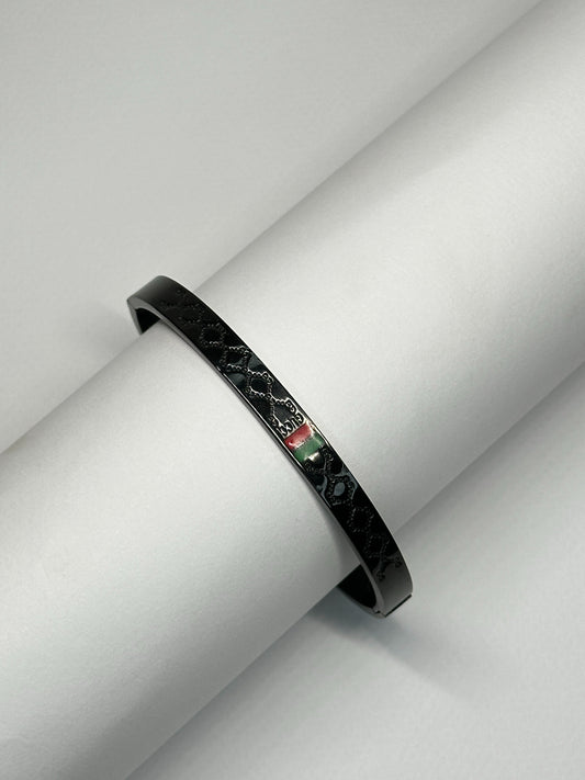 Luxe Engraved Bangle Zyro