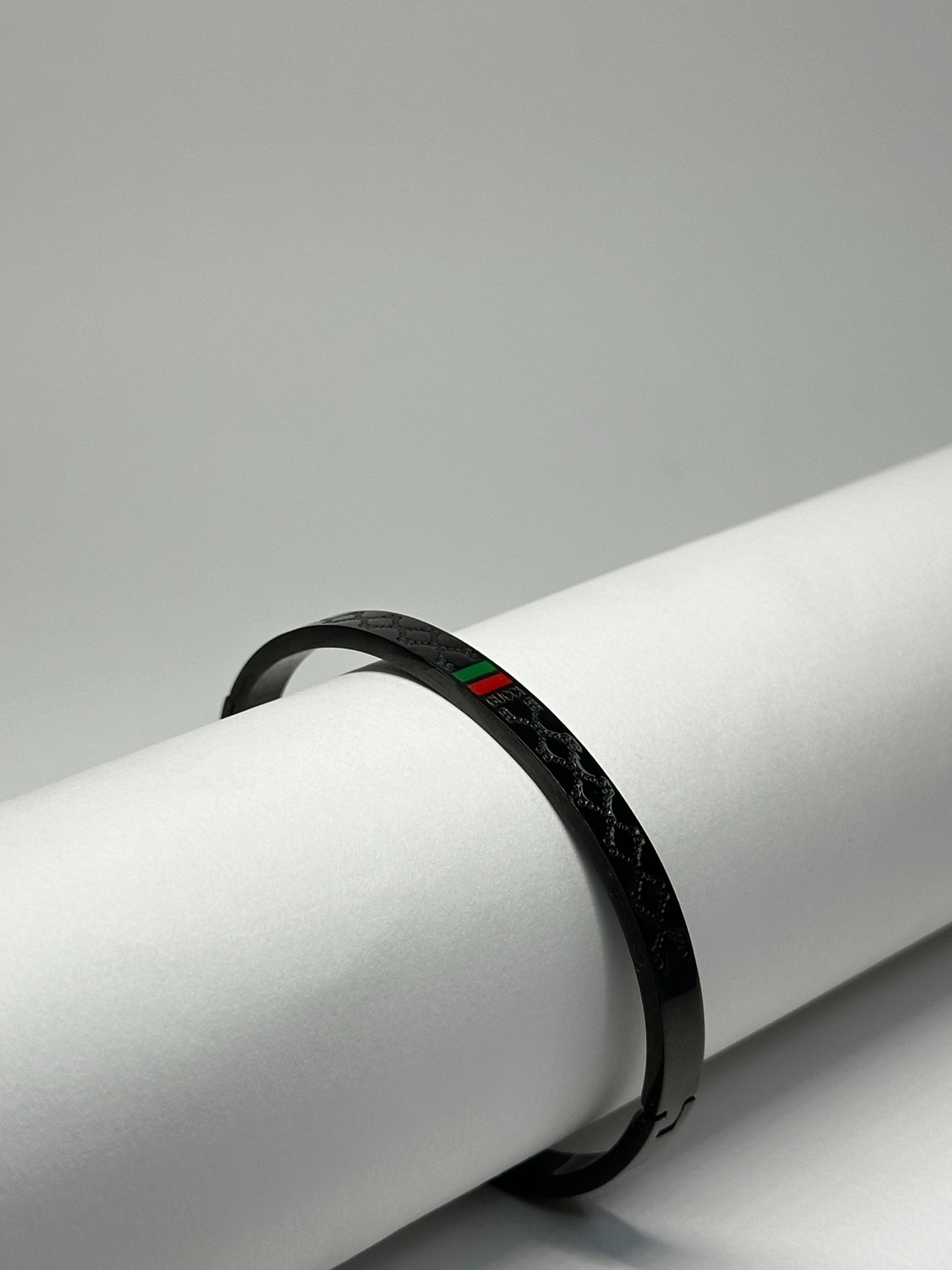 Luxe Engraved Bangle Zyro
