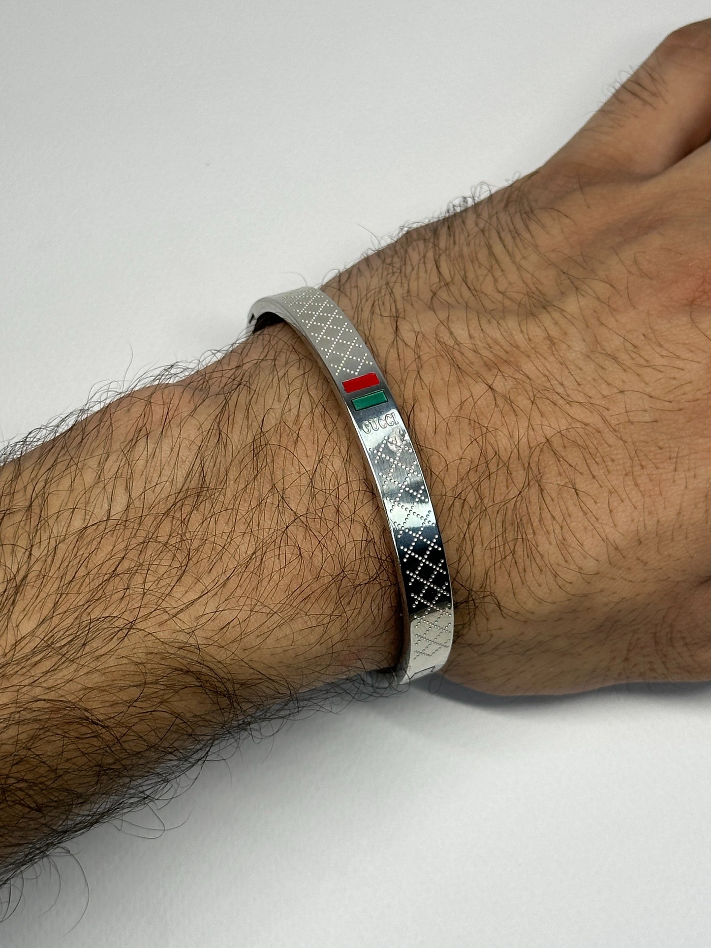 Luxe Engraved Bangle Zyro