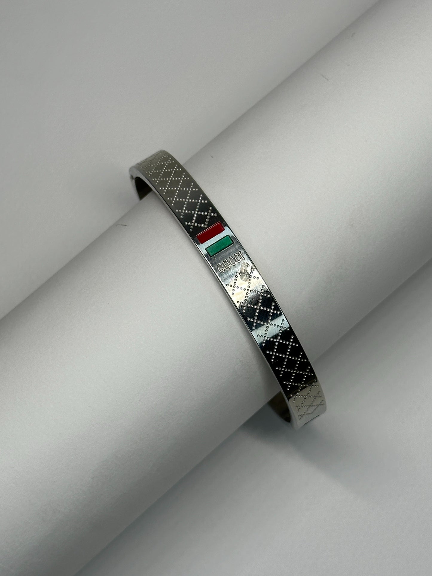 Luxe Engraved Bangle Zyro