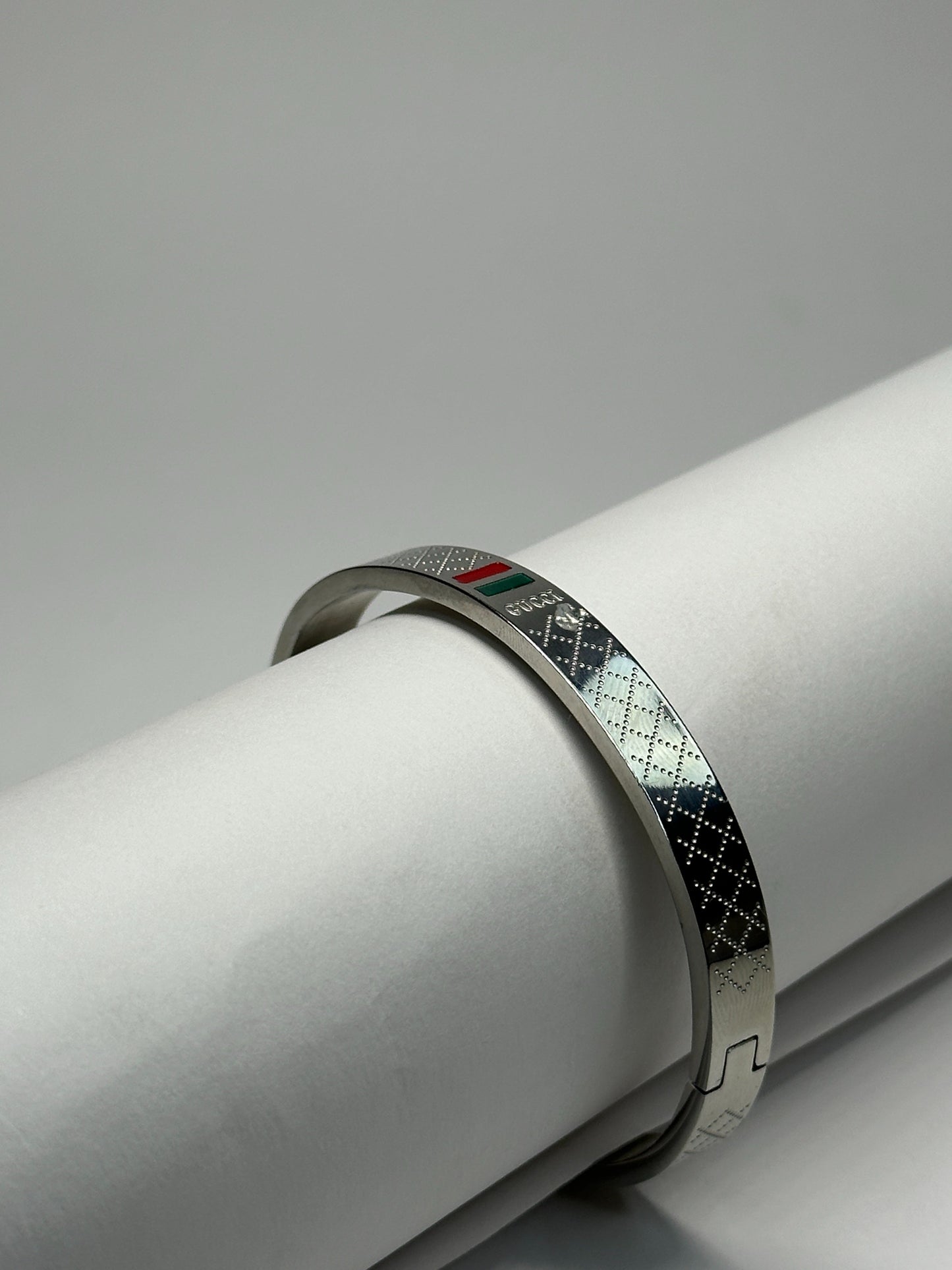Luxe Engraved Bangle Zyro