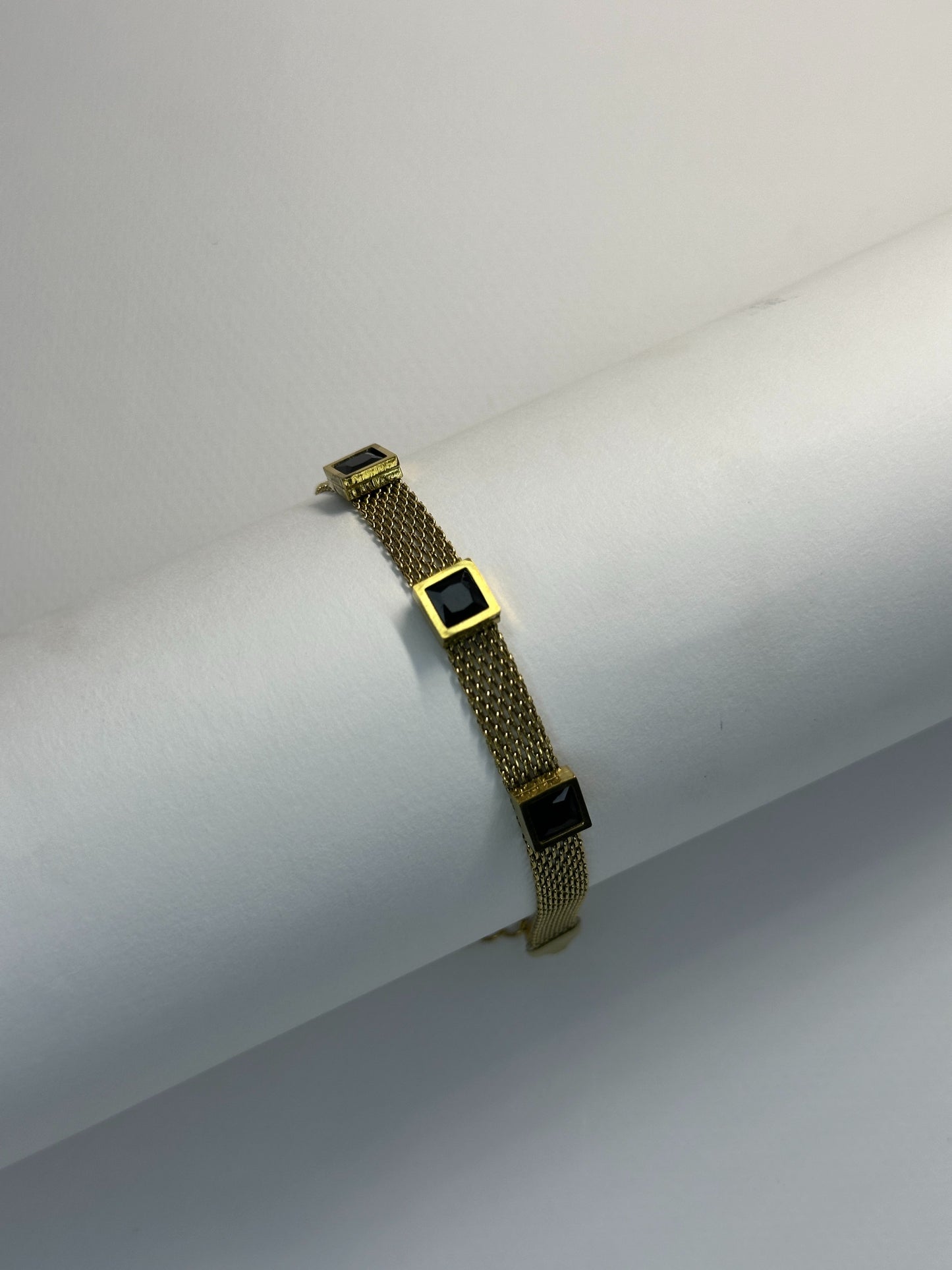Elegant Gold Mesh Bracelet Zyro