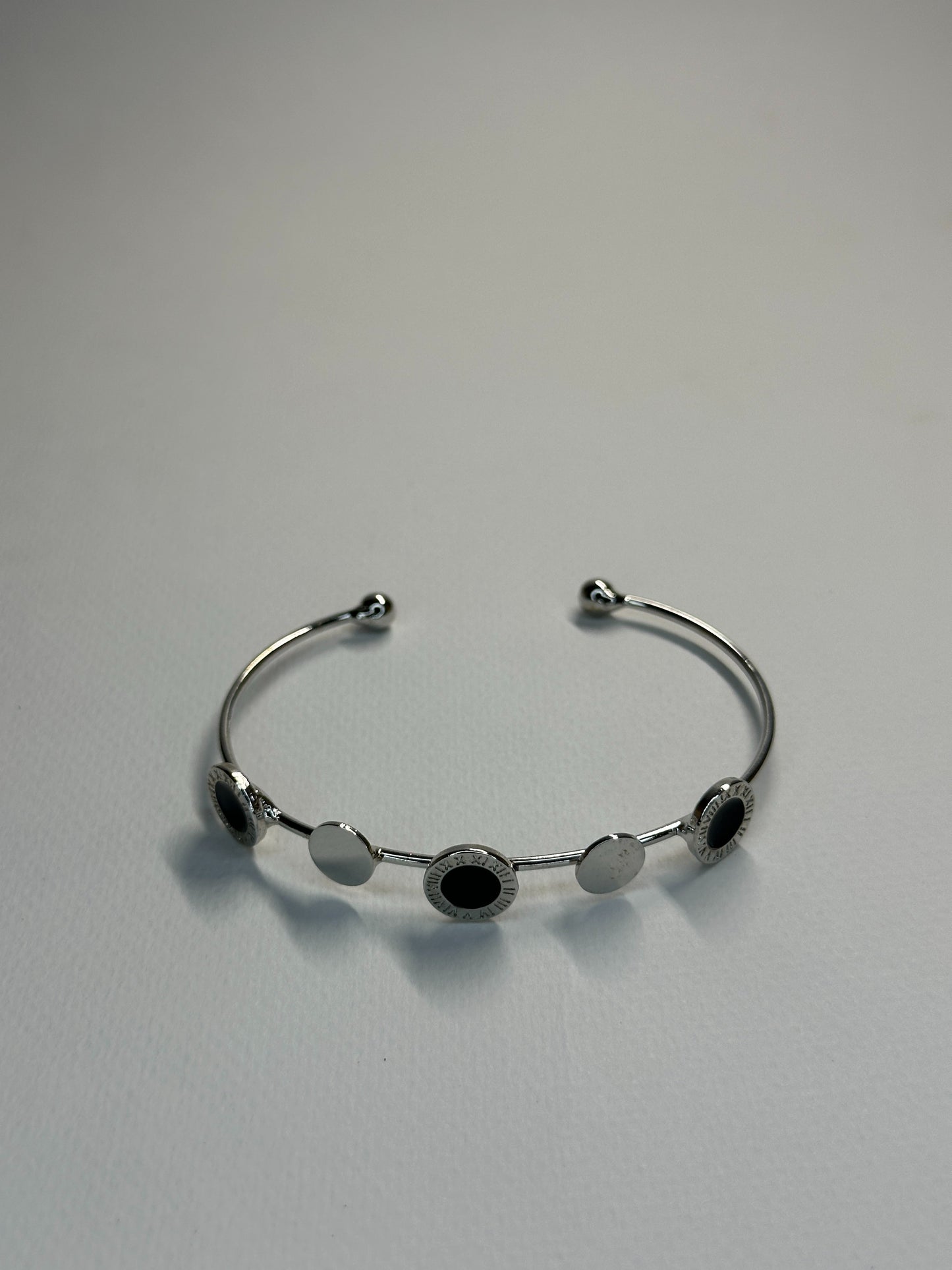 Silver Circle Bracelet Zyro