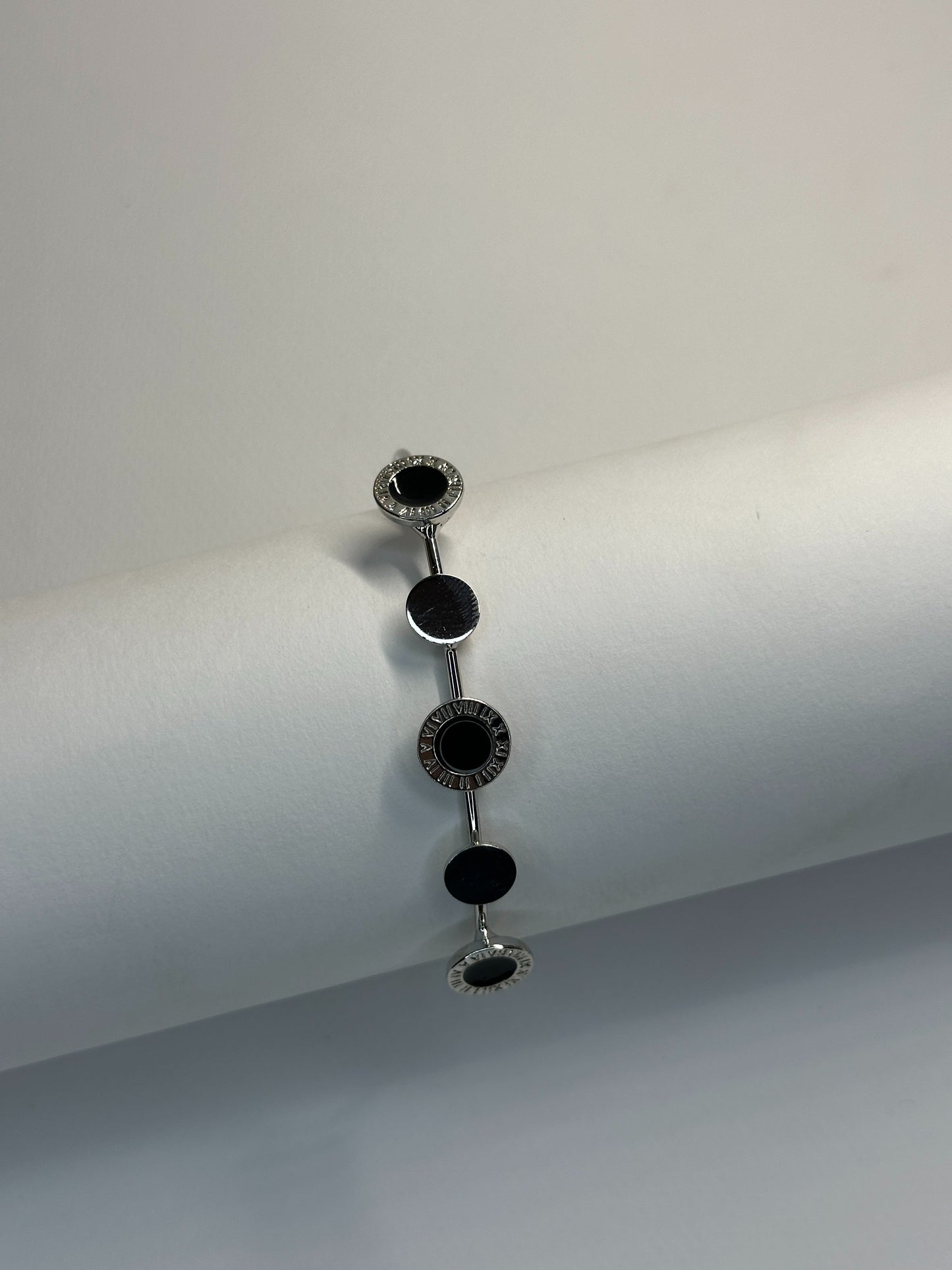 Silver Circle Bracelet Zyro