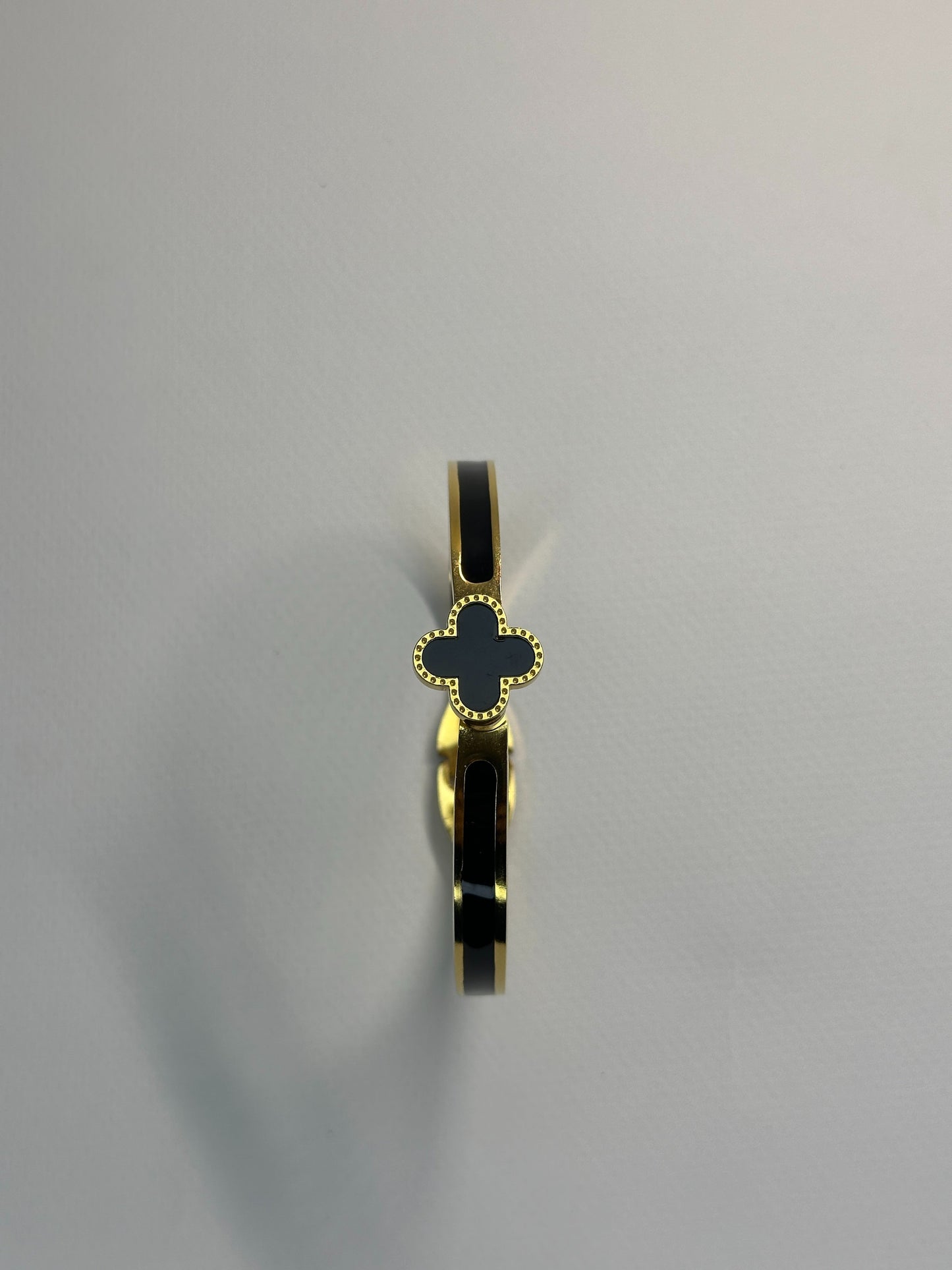 Midnight Clover Elegance Bracelet Zyro