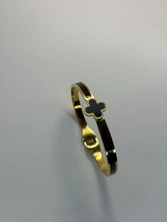 Midnight Clover Elegance Bracelet Zyro