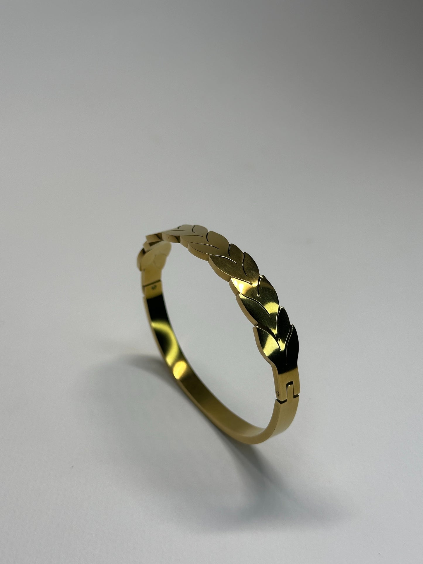 Golden Leaf Elegance Bangle Zyro