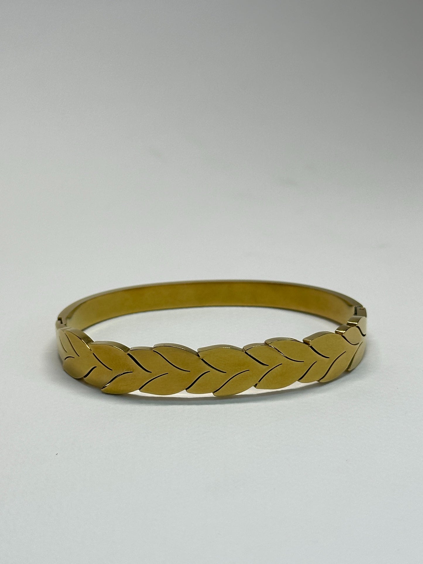 Golden Leaf Elegance Bangle Zyro