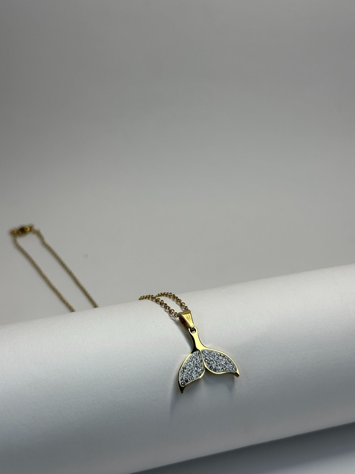 Whale Tail Pendant Zyro
