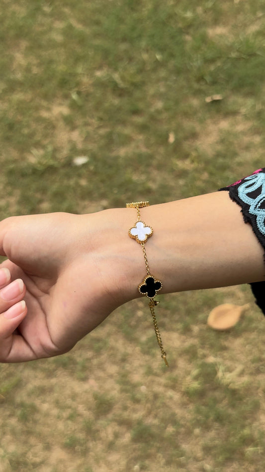 Elegant Clover Bracelet - White & Black