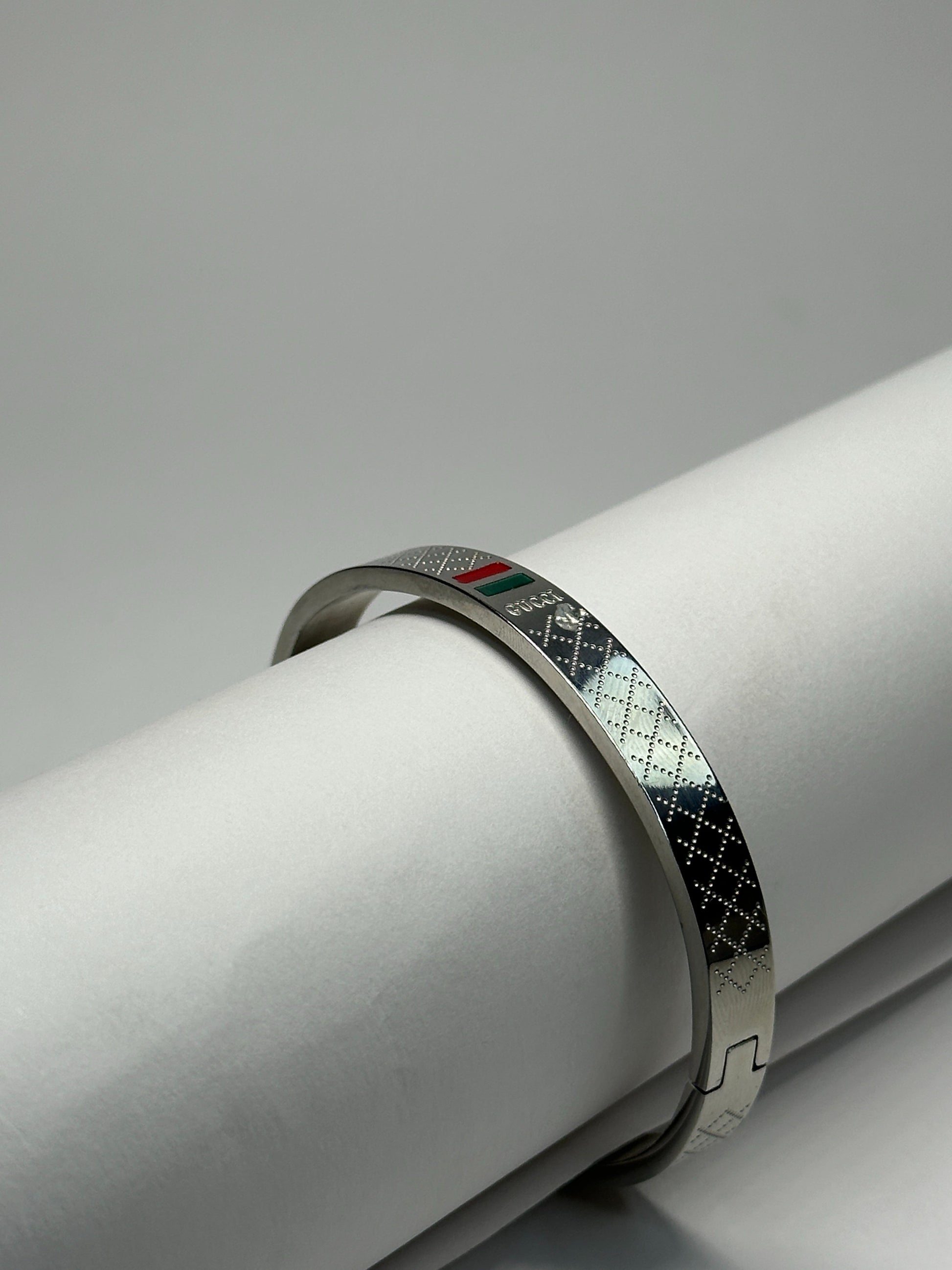 Luxe Engraved Bangle Zyro
