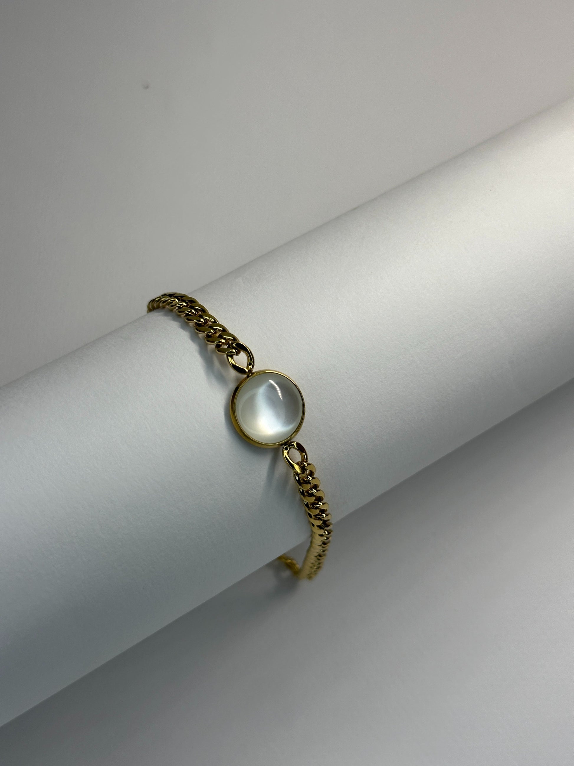 White Charm Glow Bracelet Zyro