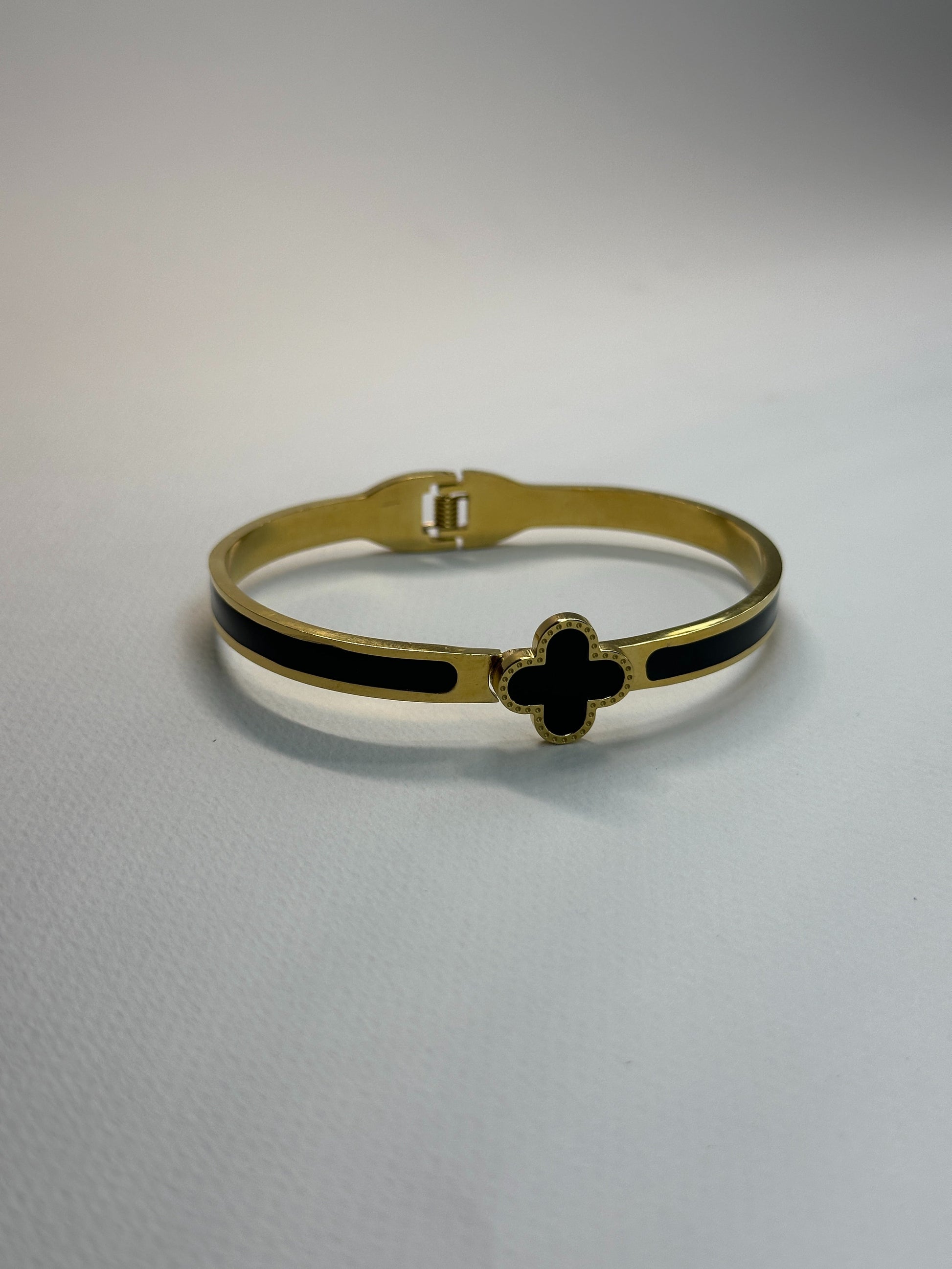 Midnight Clover Elegance Bracelet Zyro
