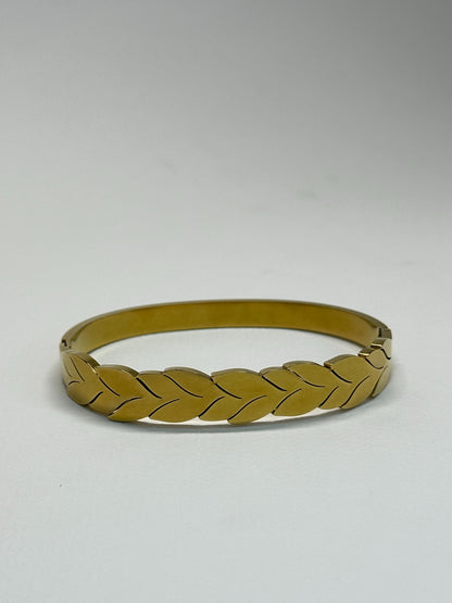 Golden Leaf Elegance Bangle Zyro