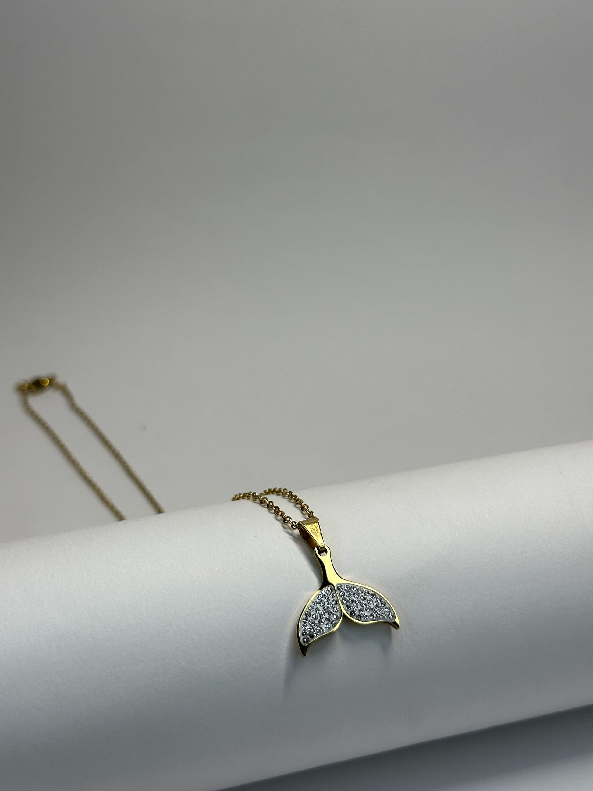 Whale Tail Pendant Zyro