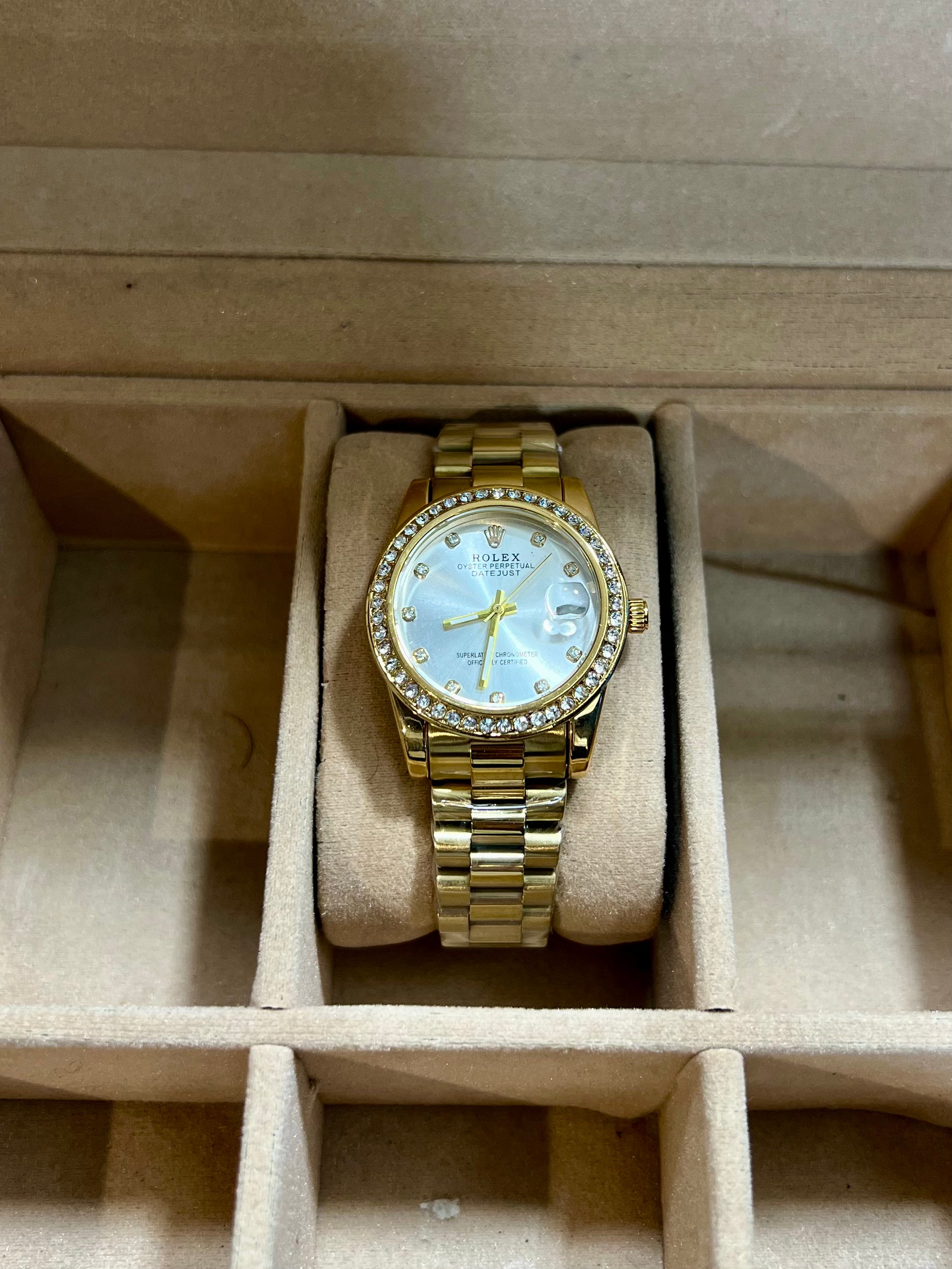 Rolley Jubilee Chain with Crystal Bezel – Ladies Edition - Zyro