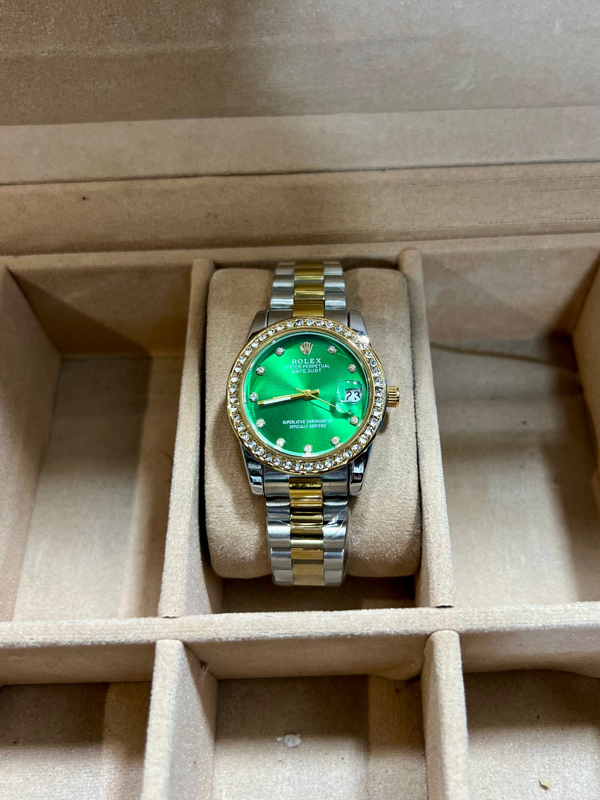 Rolley Jubilee Chain with Crystal Bezel – Ladies Edition - Zyro